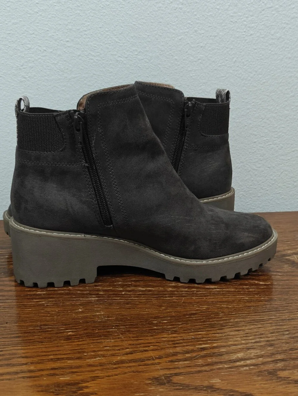 Universal Thread Women's Taci Wedge Chelsea Boots Size 9 Wide Brown Fall Neutral